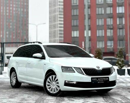 Белый Шкода Октавия, объемом двигателя 2 л и пробегом 253 тыс. км за 15500 $, фото 1 на Automoto.ua