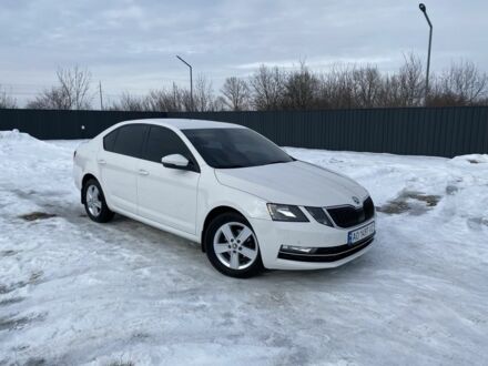 Белый Шкода Октавия, объемом двигателя 1.6 л и пробегом 248 тыс. км за 12800 $, фото 1 на Automoto.ua