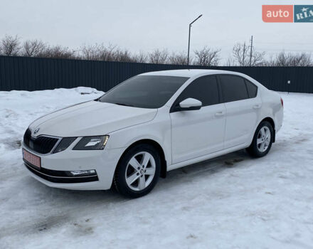Белый Шкода Октавия, объемом двигателя 1.6 л и пробегом 248 тыс. км за 12800 $, фото 1 на Automoto.ua