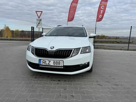 Белый Шкода Октавия, объемом двигателя 2 л и пробегом 280 тыс. км за 12300 $, фото 1 на Automoto.ua
