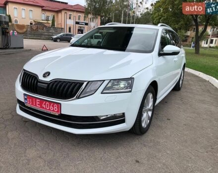 Белый Шкода Октавия, объемом двигателя 2 л и пробегом 289 тыс. км за 14990 $, фото 1 на Automoto.ua