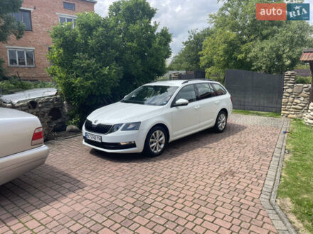 Білий Шкода Октавія, об'ємом двигуна 1.6 л та пробігом 212 тис. км за 14400 $, фото 1 на Automoto.ua