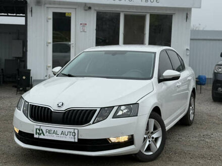 Белый Шкода Октавия, объемом двигателя 1.6 л и пробегом 64 тыс. км за 15400 $, фото 1 на Automoto.ua