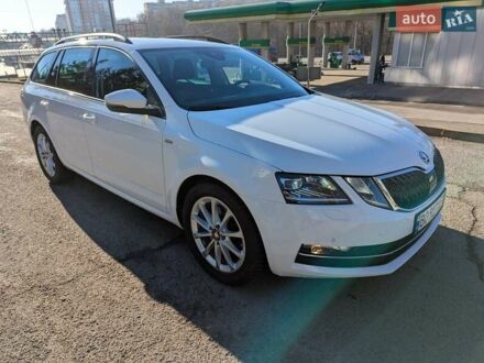 Шкода Октавия 2020 в Тернополе на Automoto.ua Белый Шкода Октавия, объемом двигателя 1.97 л и пробегом 199 тыс. км за 15200 $, фото 1 на Automoto.ua