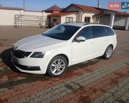 Белый Шкода Октавия, объемом двигателя 2 л и пробегом 189 тыс. км за 18500 $, фото 1 на Automoto.ua