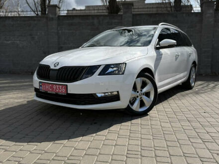Шкода Октавия 2020 в Киеве на Automoto.ua Белый Шкода Октавия, объемом двигателя 2 л и пробегом 260 тыс. км за 16300 $, фото 1 на Automoto.ua