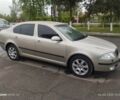 Бежевый Шкода Октавия, объемом двигателя 2 л и пробегом 400 тыс. км за 5000 $, фото 1 на Automoto.ua