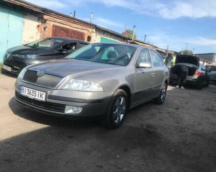 Бежевый Шкода Октавия, объемом двигателя 1.6 л и пробегом 260 тыс. км за 5100 $, фото 2 на Automoto.ua