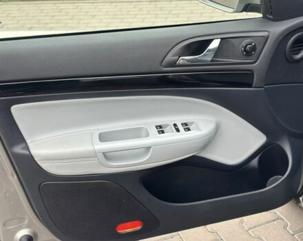 Бежевый Шкода Октавия, объемом двигателя 1.8 л и пробегом 231 тыс. км за 9350 $, фото 13 на Automoto.ua