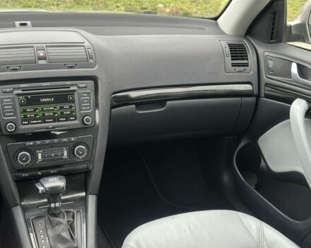 Бежевый Шкода Октавия, объемом двигателя 1.8 л и пробегом 231 тыс. км за 9350 $, фото 12 на Automoto.ua