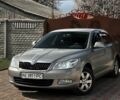 Бежевый Шкода Октавия, объемом двигателя 1.8 л и пробегом 210 тыс. км за 6300 $, фото 1 на Automoto.ua