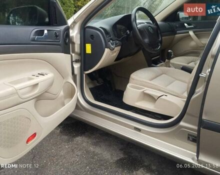 Бежевый Шкода Октавия, объемом двигателя 2 л и пробегом 400 тыс. км за 5000 $, фото 2 на Automoto.ua