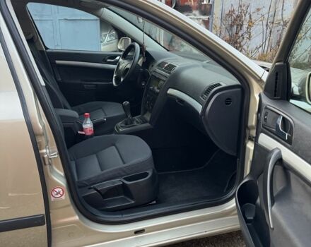 Бежевий Шкода Октавія, об'ємом двигуна 1.6 л та пробігом 300 тис. км за 4550 $, фото 10 на Automoto.ua