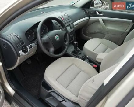 Бежевый Шкода Октавия, объемом двигателя 1.6 л и пробегом 198 тыс. км за 5900 $, фото 25 на Automoto.ua