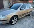 Бежевый Шкода Октавия, объемом двигателя 1.6 л и пробегом 260 тыс. км за 5333 $, фото 1 на Automoto.ua