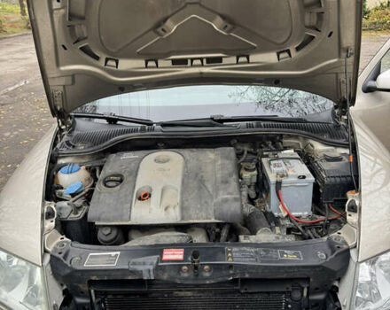 Бежевый Шкода Октавия, объемом двигателя 1.6 л и пробегом 285 тыс. км за 4550 $, фото 4 на Automoto.ua