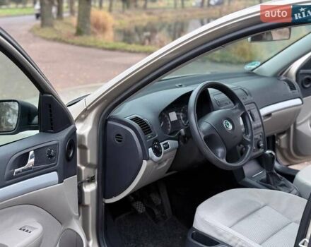 Бежевый Шкода Октавия, объемом двигателя 1.6 л и пробегом 198 тыс. км за 5500 $, фото 11 на Automoto.ua