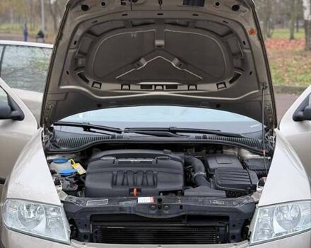 Бежевый Шкода Октавия, объемом двигателя 1.6 л и пробегом 198 тыс. км за 5500 $, фото 19 на Automoto.ua