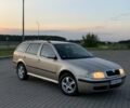Бежевый Шкода Октавия, объемом двигателя 1.6 л и пробегом 211 тыс. км за 4900 $, фото 1 на Automoto.ua