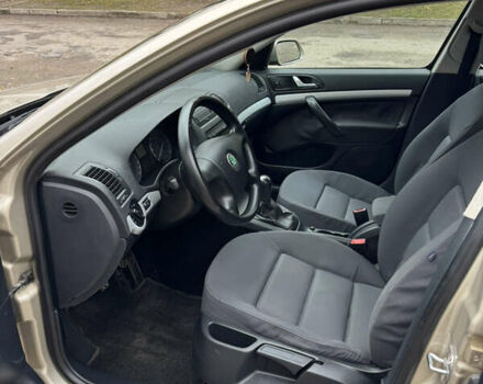 Бежевый Шкода Октавия, объемом двигателя 1.6 л и пробегом 285 тыс. км за 4550 $, фото 6 на Automoto.ua