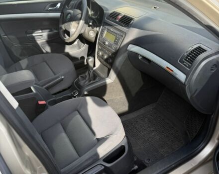 Бежевий Шкода Октавія, об'ємом двигуна 1.6 л та пробігом 258 тис. км за 5800 $, фото 6 на Automoto.ua