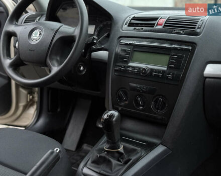 Бежевий Шкода Октавія, об'ємом двигуна 1.6 л та пробігом 206 тис. км за 4950 $, фото 33 на Automoto.ua