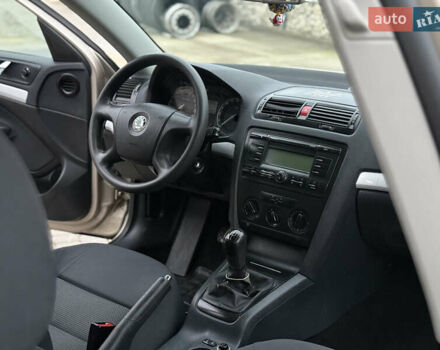 Бежевий Шкода Октавія, об'ємом двигуна 1.6 л та пробігом 206 тис. км за 4950 $, фото 19 на Automoto.ua