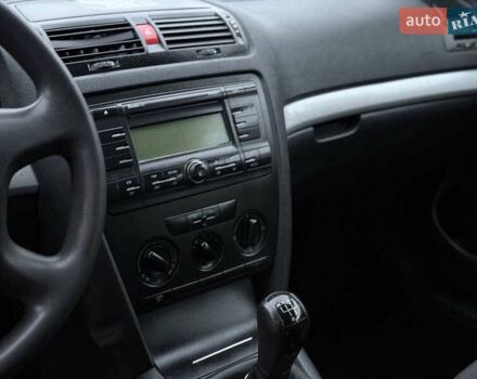 Бежевий Шкода Октавія, об'ємом двигуна 1.6 л та пробігом 206 тис. км за 4950 $, фото 20 на Automoto.ua