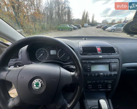 Бежевый Шкода Октавия, объемом двигателя 1.6 л и пробегом 230 тыс. км за 5000 $, фото 6 на Automoto.ua