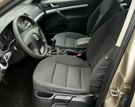 Бежевый Шкода Октавия, объемом двигателя 1.6 л и пробегом 226 тыс. км за 5900 $, фото 12 на Automoto.ua