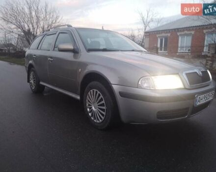 Бежевый Шкода Октавия, объемом двигателя 1.8 л и пробегом 230 тыс. км за 5600 $, фото 1 на Automoto.ua