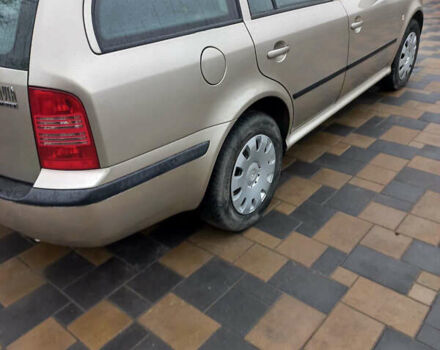 Бежевый Шкода Октавия, объемом двигателя 1.6 л и пробегом 183 тыс. км за 4799 $, фото 2 на Automoto.ua