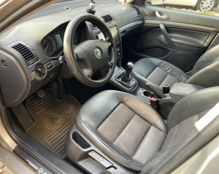 Бежевий Шкода Октавія, об'ємом двигуна 2 л та пробігом 250 тис. км за 5850 $, фото 6 на Automoto.ua