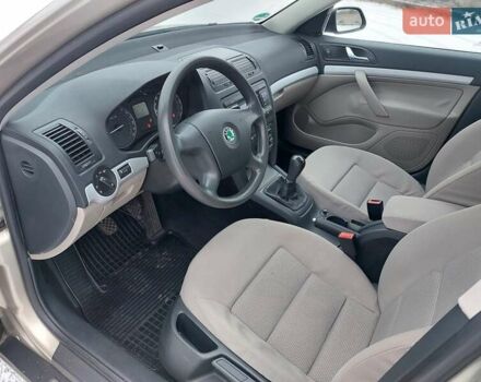 Бежевый Шкода Октавия, объемом двигателя 1.6 л и пробегом 200 тыс. км за 6300 $, фото 12 на Automoto.ua