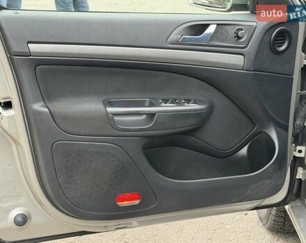 Бежевий Шкода Октавія, об'ємом двигуна 1.6 л та пробігом 217 тис. км за 6100 $, фото 11 на Automoto.ua