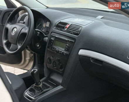 Бежевий Шкода Октавія, об'ємом двигуна 1.6 л та пробігом 206 тис. км за 4950 $, фото 17 на Automoto.ua