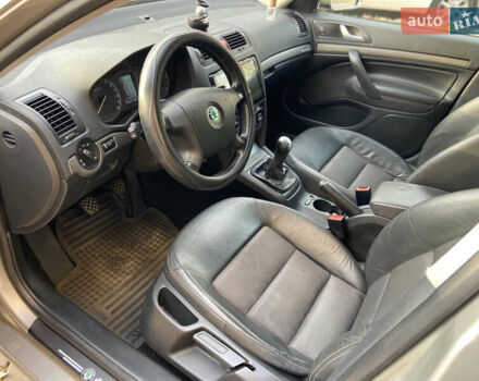 Бежевый Шкода Октавия, объемом двигателя 1.98 л и пробегом 250 тыс. км за 5850 $, фото 6 на Automoto.ua