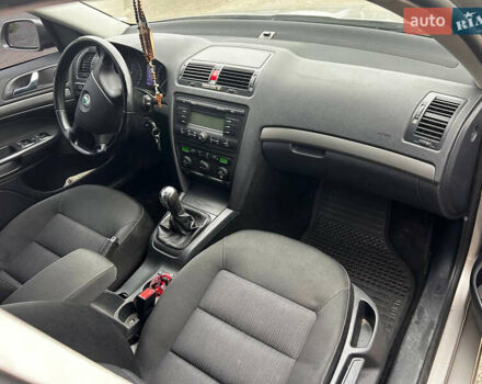 Бежевый Шкода Октавия, объемом двигателя 1.6 л и пробегом 269 тыс. км за 5800 $, фото 9 на Automoto.ua