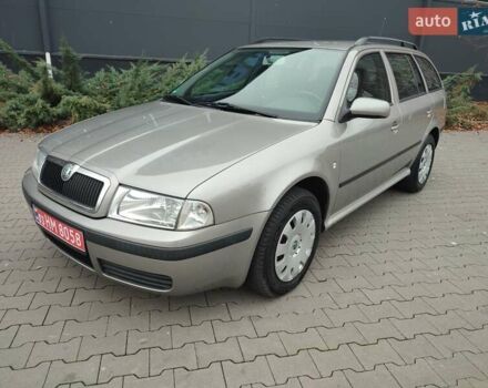 Бежевый Шкода Октавия, объемом двигателя 1.6 л и пробегом 250 тыс. км за 6300 $, фото 1 на Automoto.ua