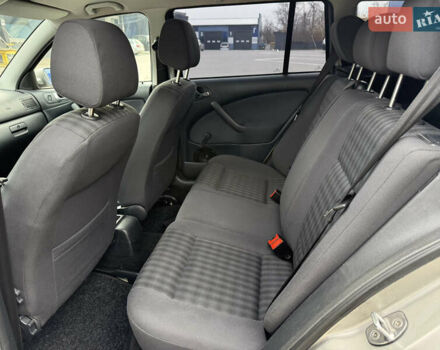 Бежевый Шкода Октавия, объемом двигателя 1.6 л и пробегом 237 тыс. км за 6750 $, фото 26 на Automoto.ua