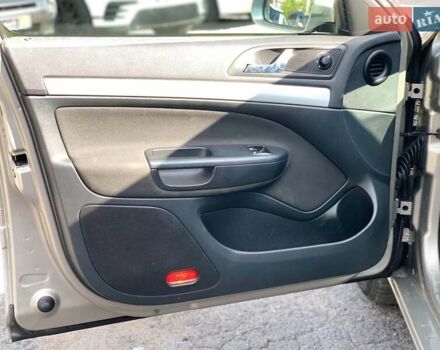 Бежевый Шкода Октавия, объемом двигателя 1.6 л и пробегом 125 тыс. км за 8330 $, фото 13 на Automoto.ua