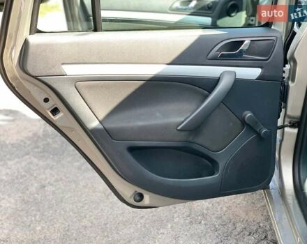 Бежевый Шкода Октавия, объемом двигателя 1.6 л и пробегом 125 тыс. км за 8330 $, фото 16 на Automoto.ua