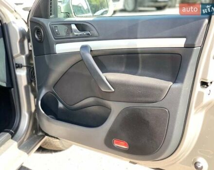 Бежевый Шкода Октавия, объемом двигателя 1.6 л и пробегом 125 тыс. км за 8330 $, фото 18 на Automoto.ua