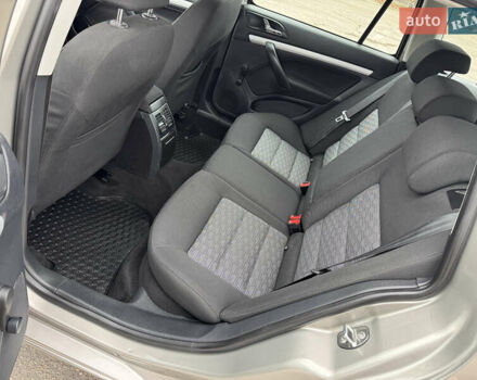 Бежевый Шкода Октавия, объемом двигателя 1.6 л и пробегом 223 тыс. км за 7700 $, фото 31 на Automoto.ua