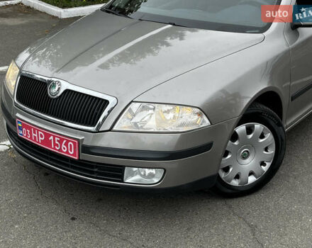 Бежевый Шкода Октавия, объемом двигателя 1.6 л и пробегом 200 тыс. км за 7800 $, фото 2 на Automoto.ua