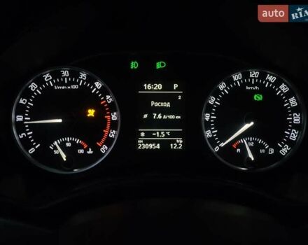 Бежевый Шкода Октавия, объемом двигателя 1.98 л и пробегом 231 тыс. км за 8300 $, фото 3 на Automoto.ua