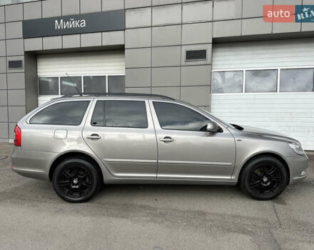 Бежевый Шкода Октавия, объемом двигателя 1.8 л и пробегом 124 тыс. км за 8300 $, фото 3 на Automoto.ua