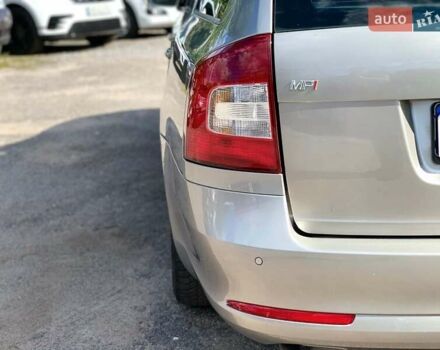 Бежевый Шкода Октавия, объемом двигателя 1.6 л и пробегом 125 тыс. км за 8330 $, фото 12 на Automoto.ua