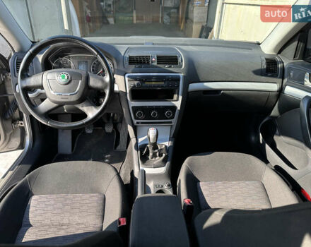 Бежевый Шкода Октавия, объемом двигателя 1.8 л и пробегом 124 тыс. км за 8300 $, фото 39 на Automoto.ua