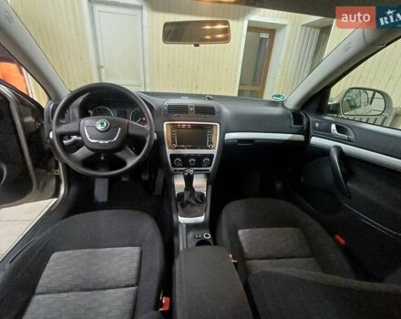 Бежевий Шкода Октавія, об'ємом двигуна 0 л та пробігом 197 тис. км за 8000 $, фото 7 на Automoto.ua